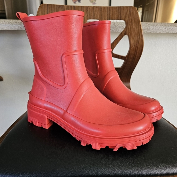Shiloh Rain High Top Round Toe Boots Bombay Rubber Lug Sole Lightweight Pull-On